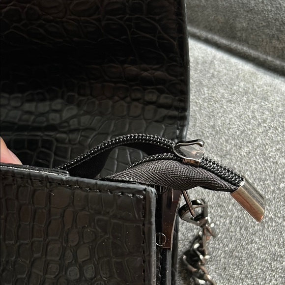 Black Croc-Embossed Crossbody Bag - Picture 7 of 9